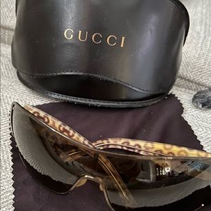 Women’s vintage Gucci sunglasses with case. Hardly worn. Great condition.